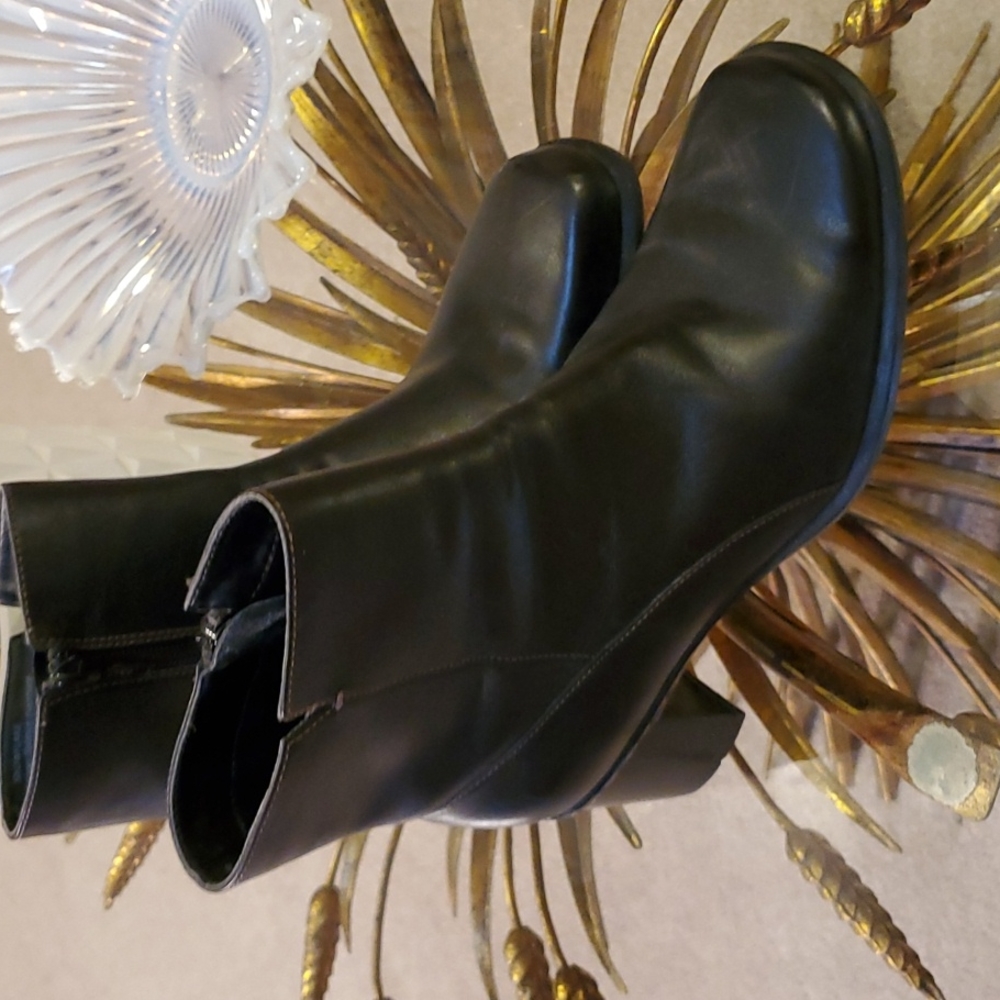 Liz flex snowflake black leather boots 6M